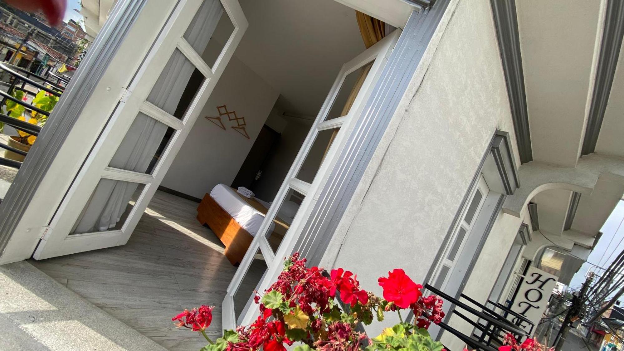Hotel Valcon Santa Rosa de Cabal Exteriör bild